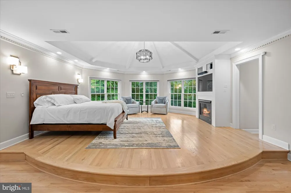 21750 LAUREL WOOD Leesburg, VA 20175
