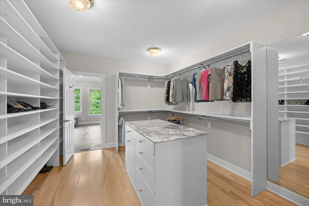 21750 LAUREL WOOD Leesburg, VA 20175