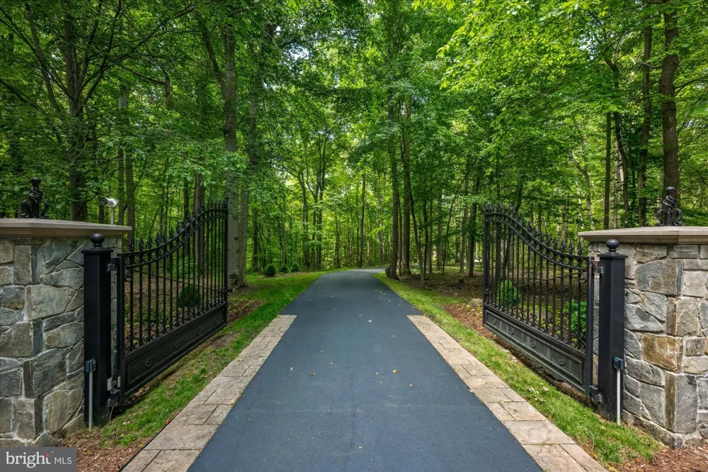 21750 LAUREL WOOD Leesburg, VA 20175