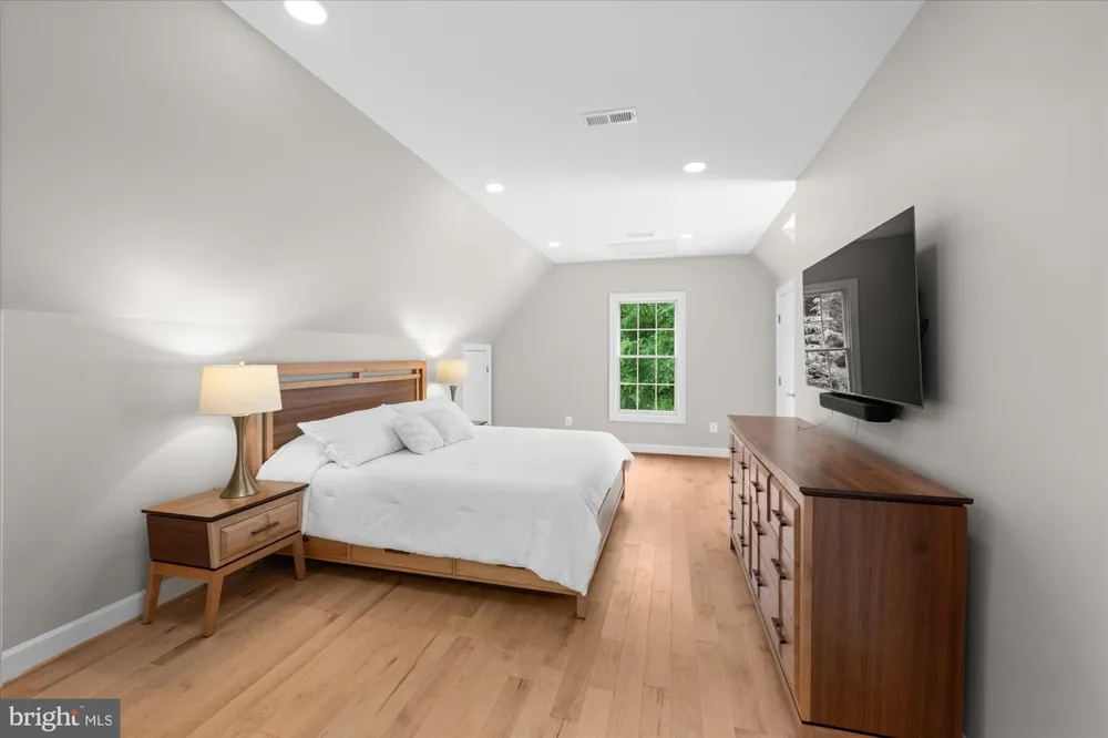 21750 LAUREL WOOD Leesburg, VA 20175