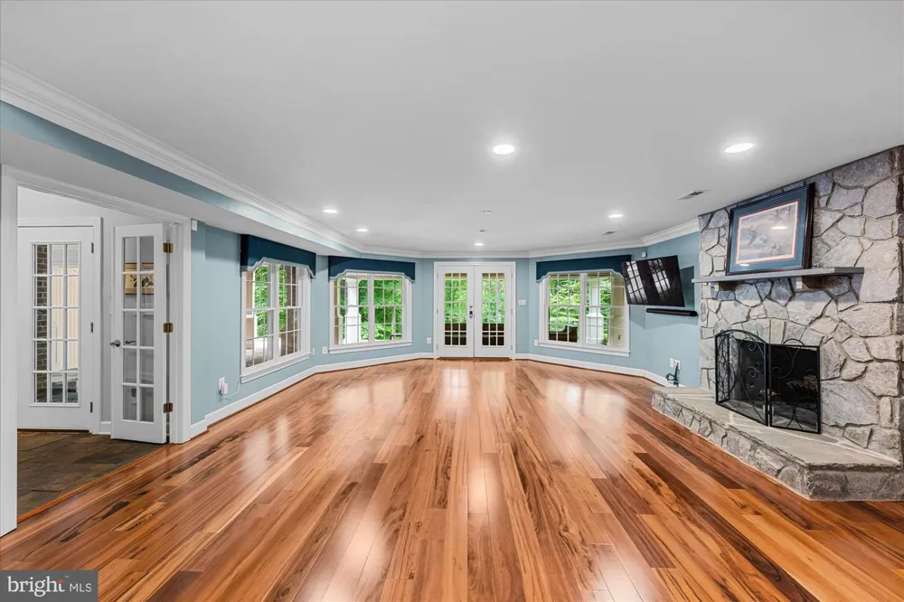 21750 LAUREL WOOD Leesburg, VA 20175