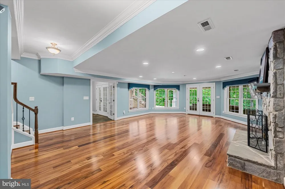 21750 LAUREL WOOD Leesburg, VA 20175