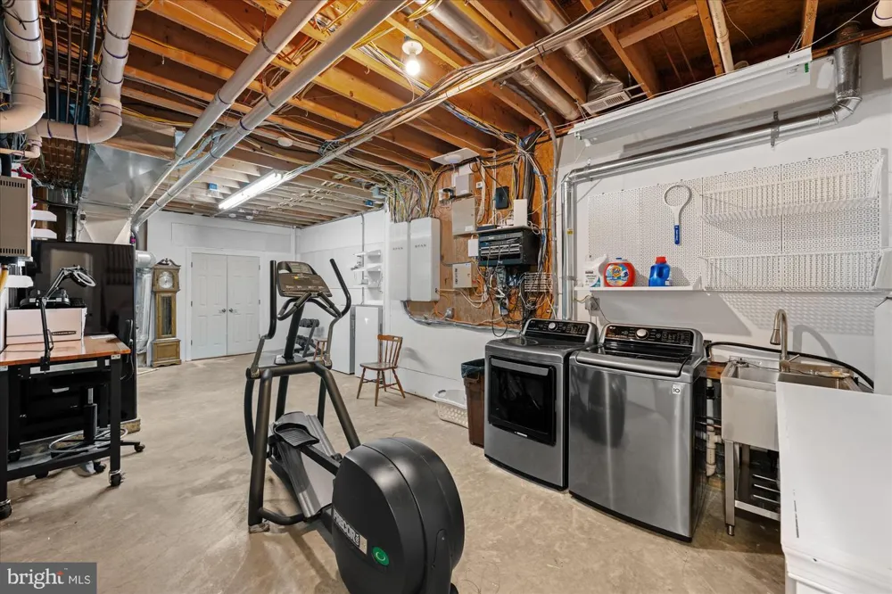 21750 LAUREL WOOD Leesburg, VA 20175