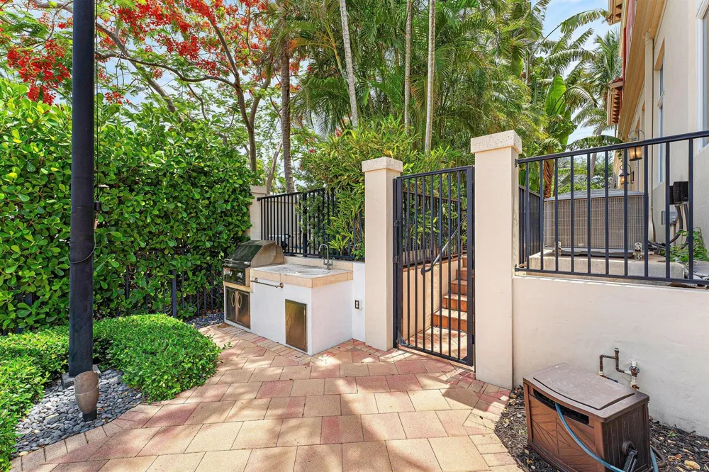 453 NE 19th Avenue Deerfield Beach, FL 33441