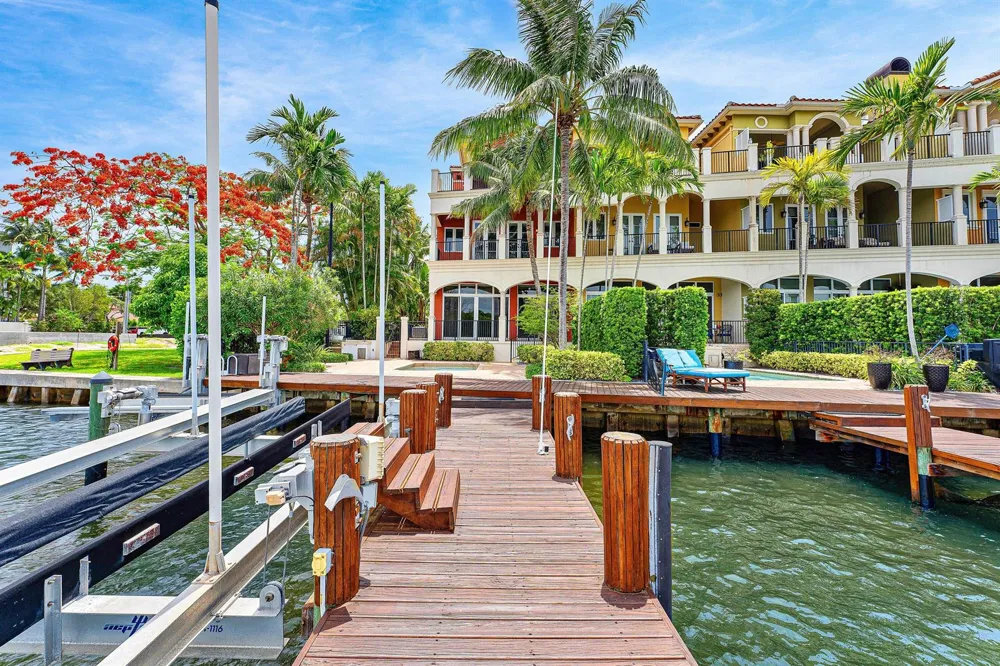 453 NE 19th Avenue Deerfield Beach, FL 33441