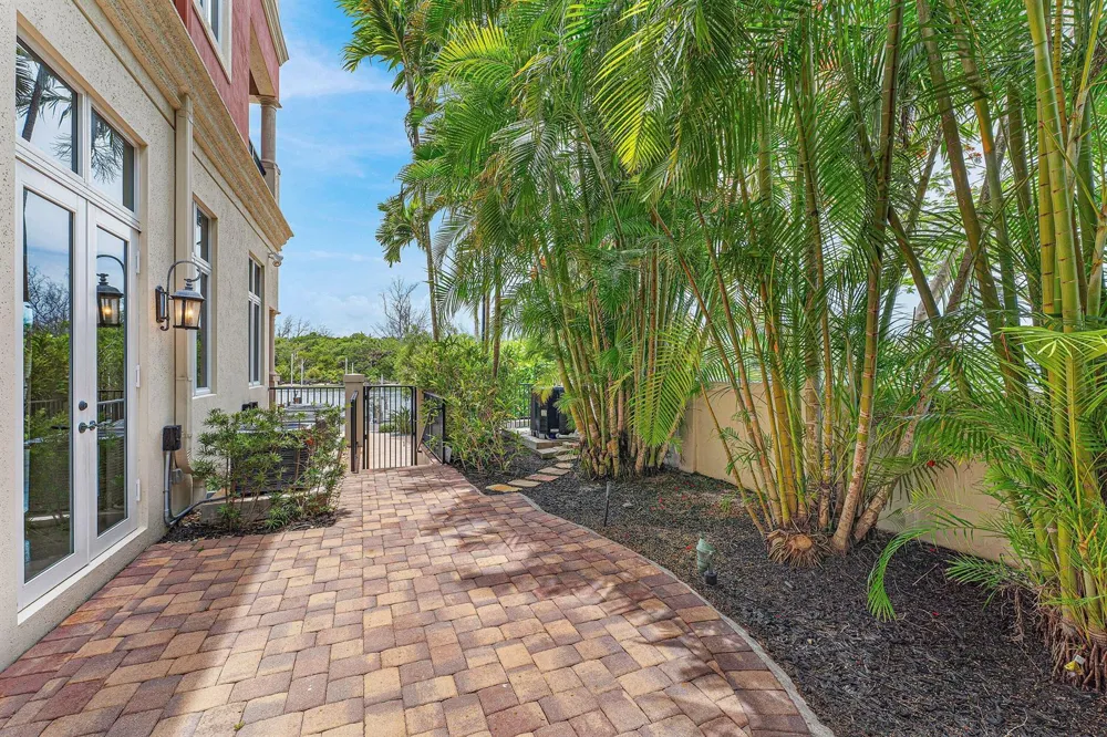 453 NE 19th Avenue Deerfield Beach, FL 33441