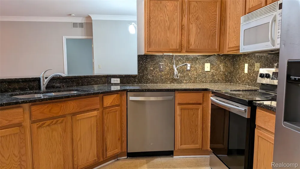 15286 CORNELL DRIVE Clinton Charter Township, MI 48038