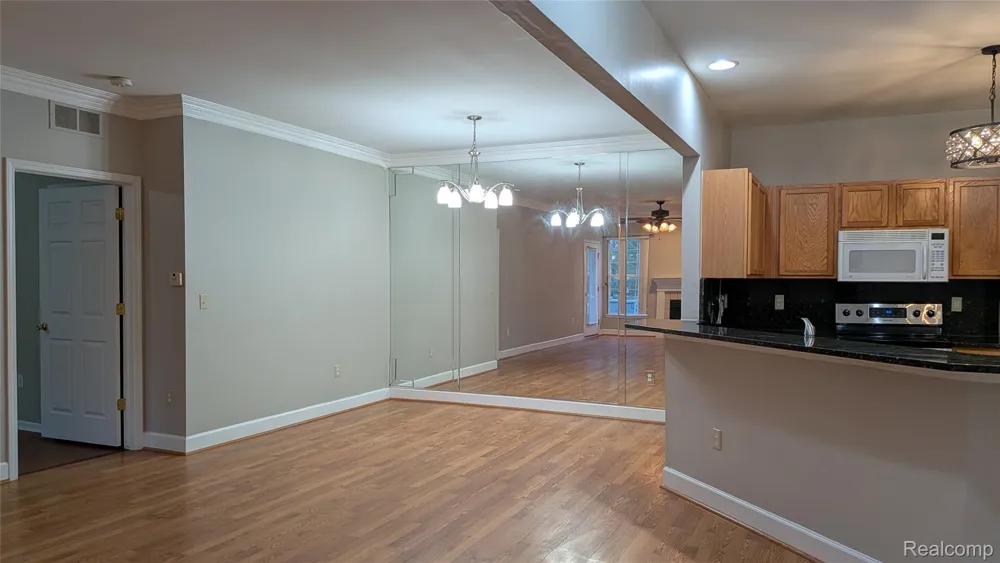 15286 CORNELL DRIVE Clinton Charter Township, MI 48038