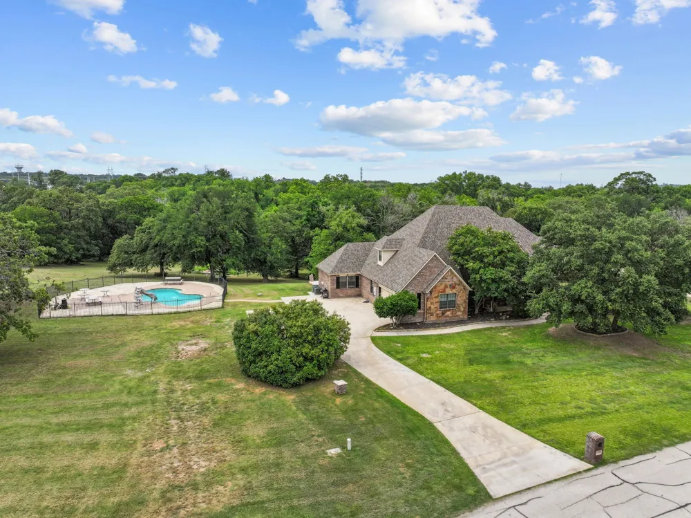 7348 Brady Oaks Drive Fort Worth, TX 76135