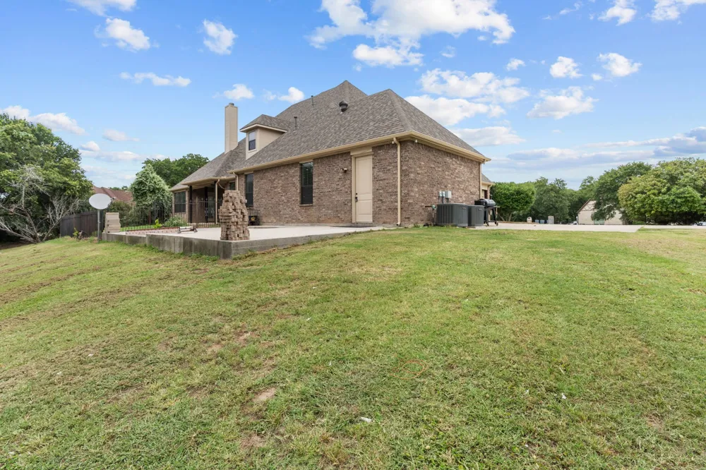 7348 Brady Oaks Drive Fort Worth, TX 76135
