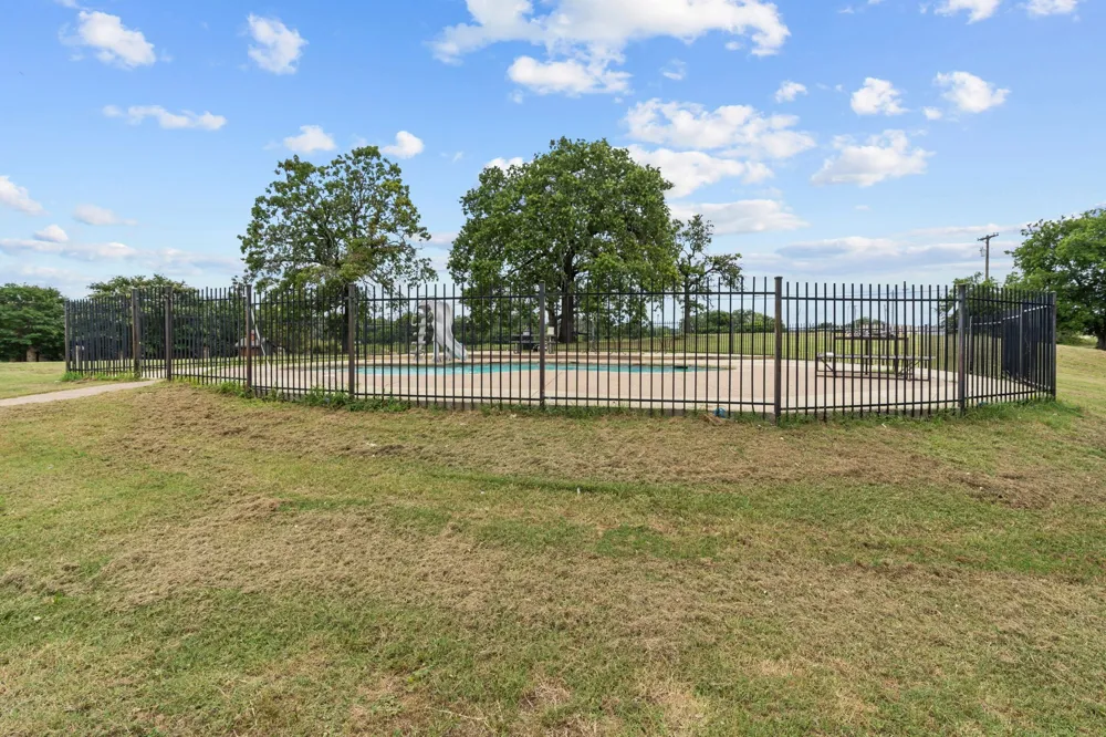 7348 Brady Oaks Drive Fort Worth, TX 76135
