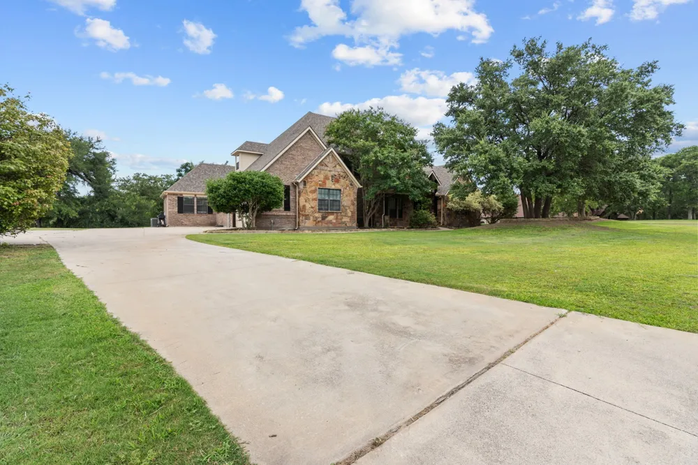 7348 Brady Oaks Drive Fort Worth, TX 76135