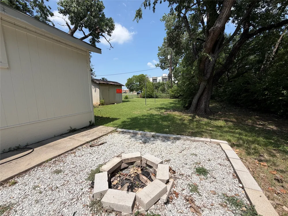 605 Pine Street Roanoke, TX 76262