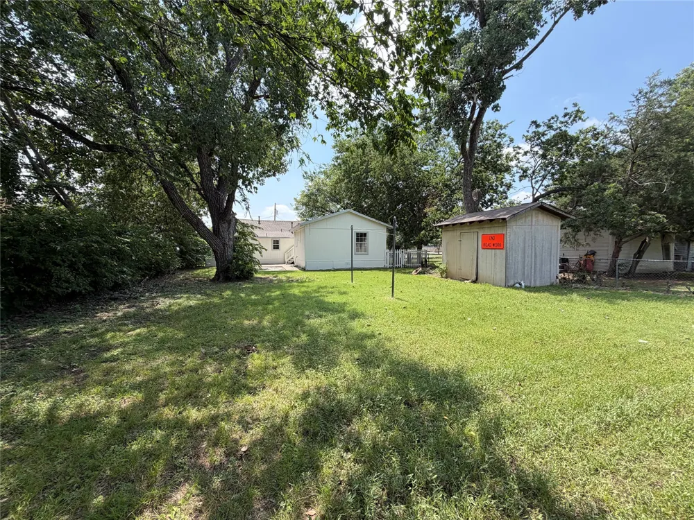 605 Pine Street Roanoke, TX 76262