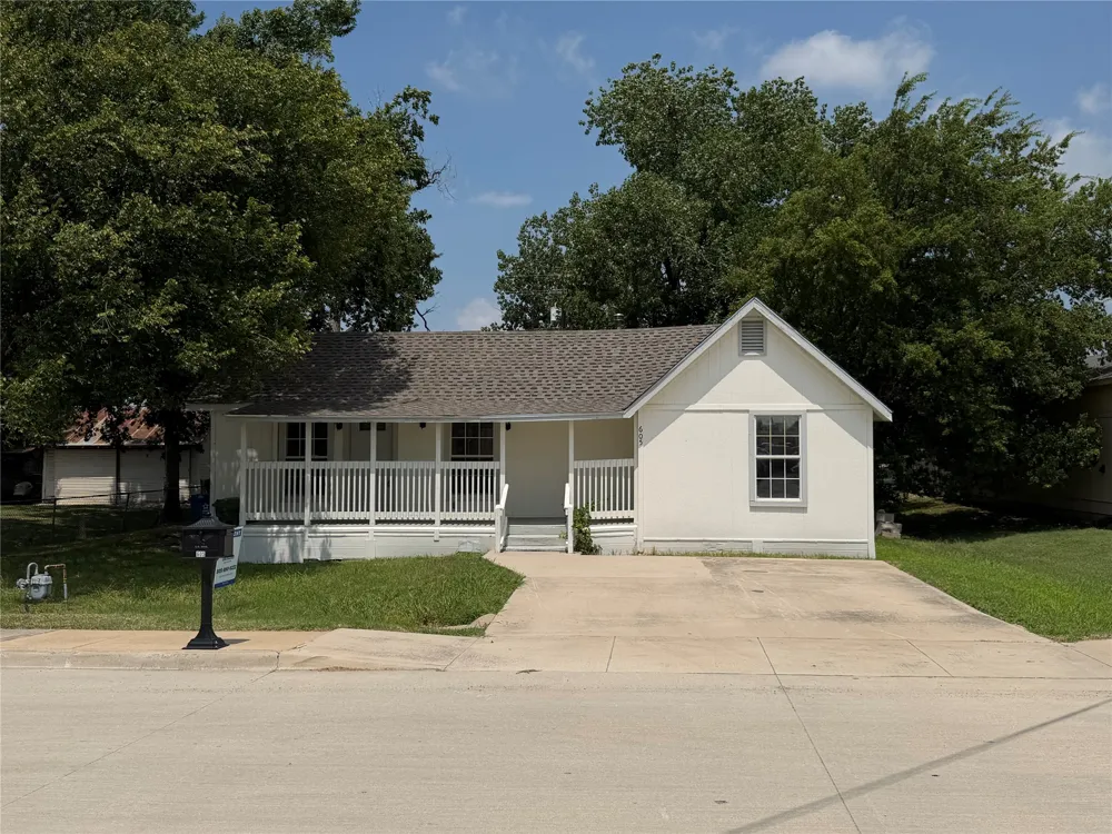 605 Pine Street Roanoke, TX 76262