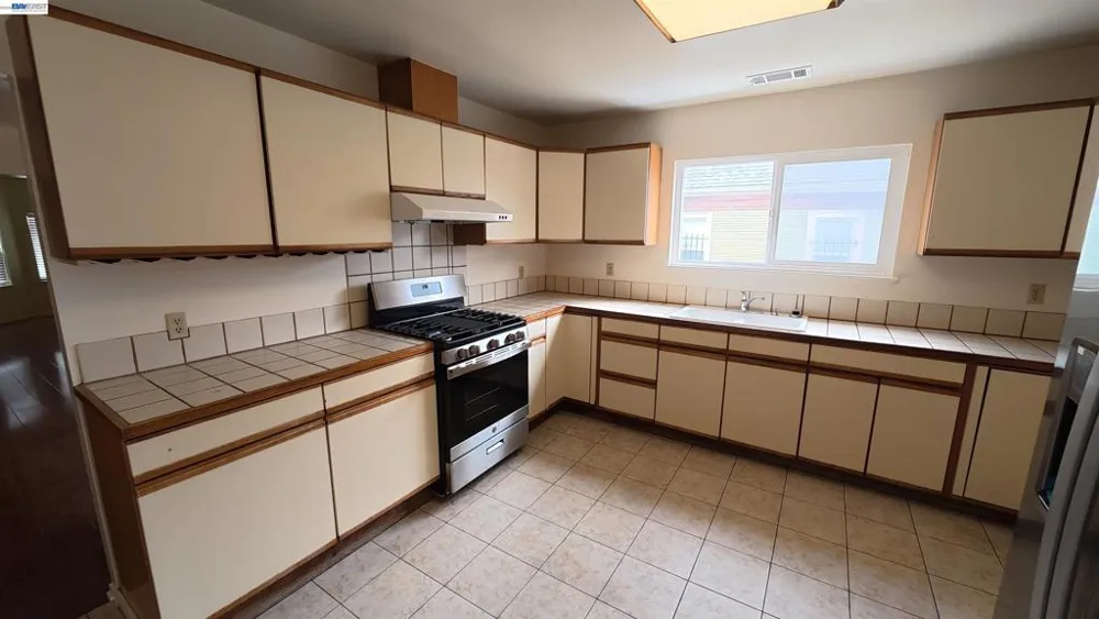 1418 15Th Ave Oakland, CA 94606