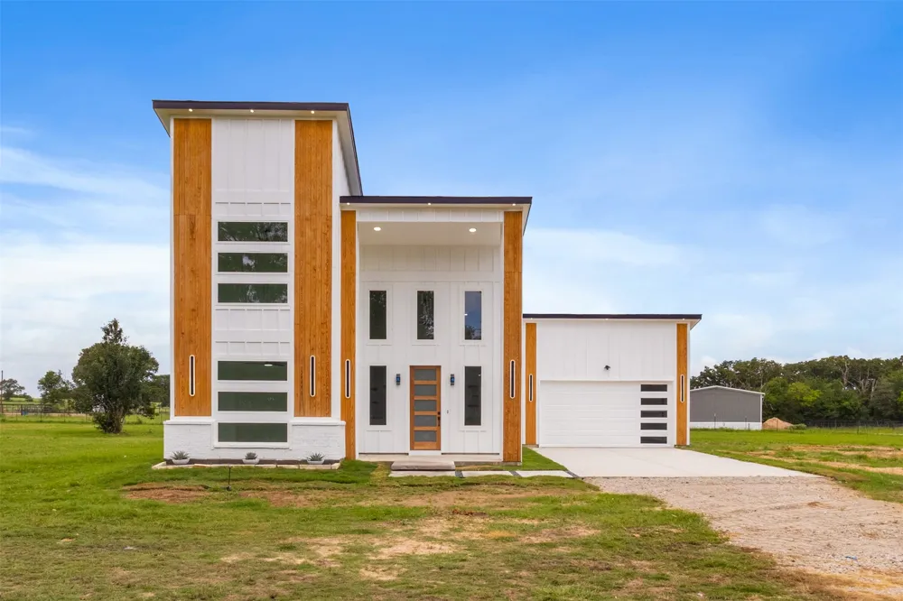 180 RS COUNTY ROAD 2245 Emory, TX 75440