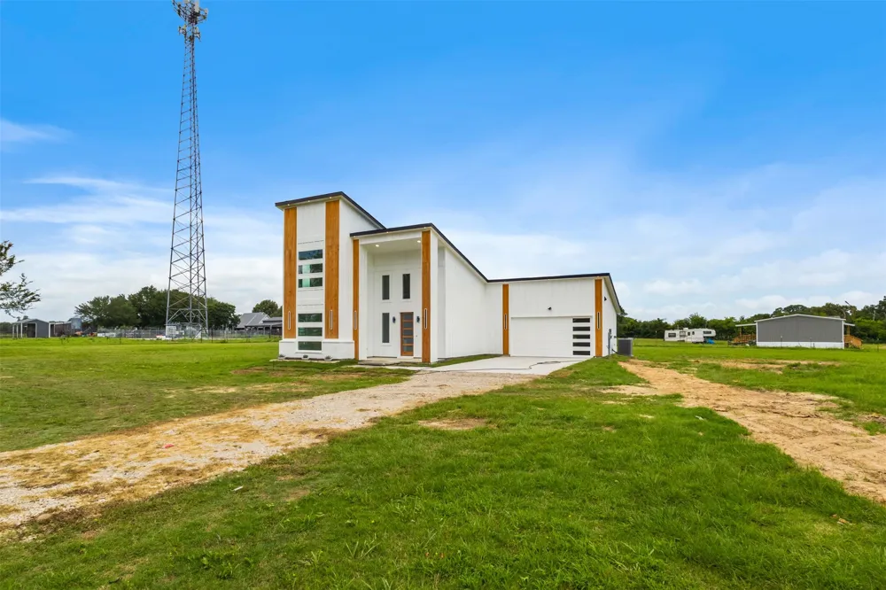 180 RS COUNTY ROAD 2245 Emory, TX 75440