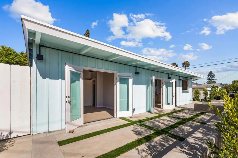 4827 Bayard St San Diego, CA 92109