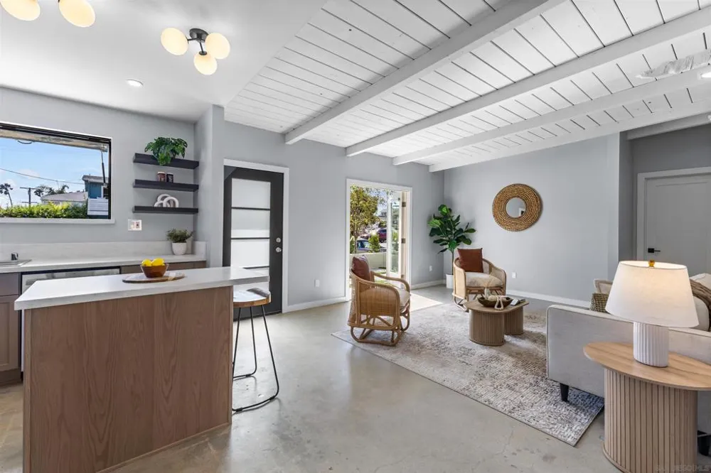4827 Bayard St San Diego, CA 92109