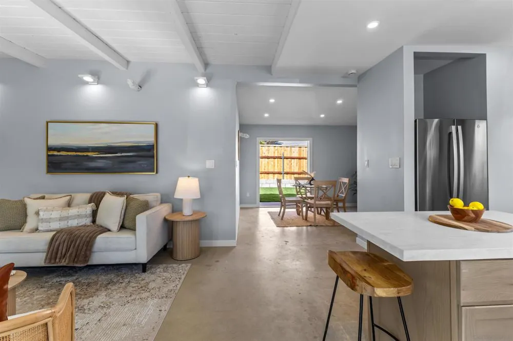 4827 Bayard St San Diego, CA 92109