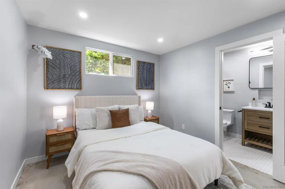 4827 Bayard St San Diego, CA 92109
