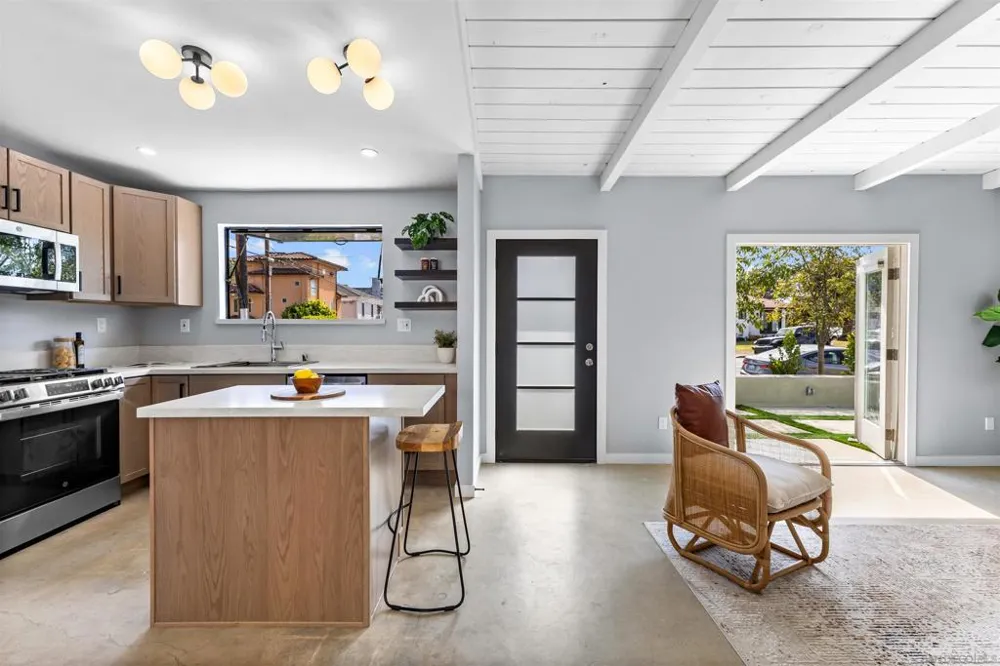 4827 Bayard St San Diego, CA 92109