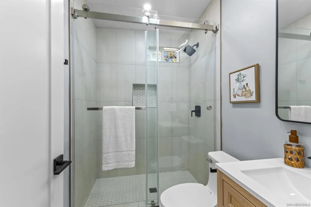 4827 Bayard St San Diego, CA 92109