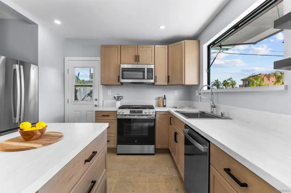 4827 Bayard St San Diego, CA 92109
