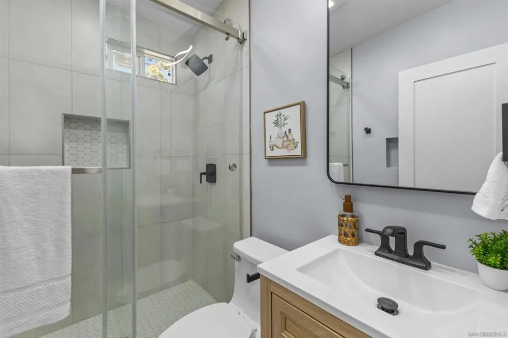 4827 Bayard St San Diego, CA 92109