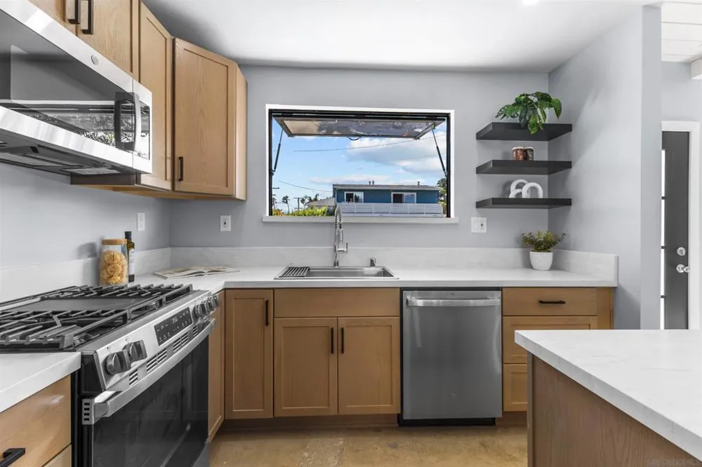 4827 Bayard St San Diego, CA 92109