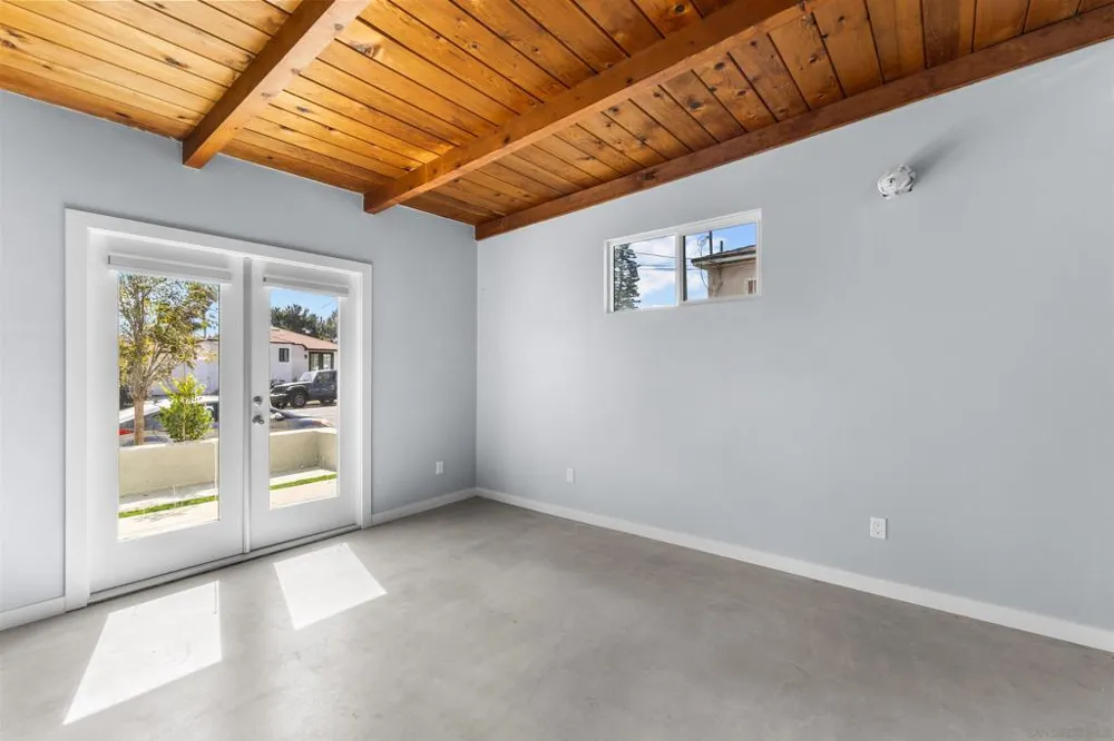 4827 Bayard St San Diego, CA 92109