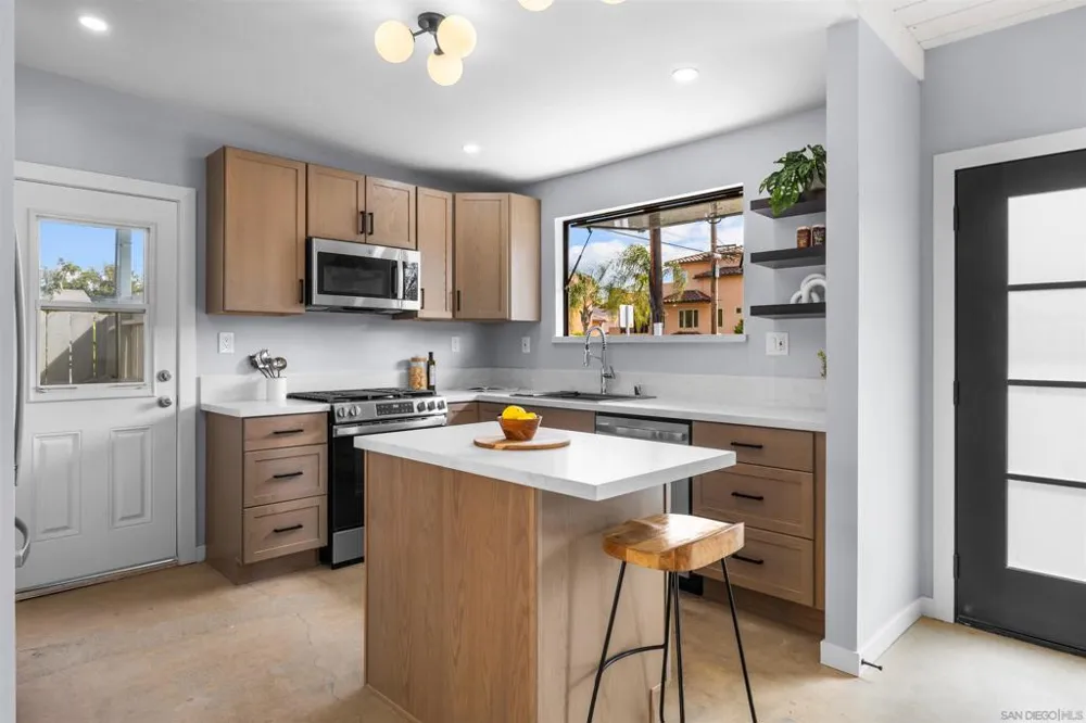 4827 Bayard St San Diego, CA 92109