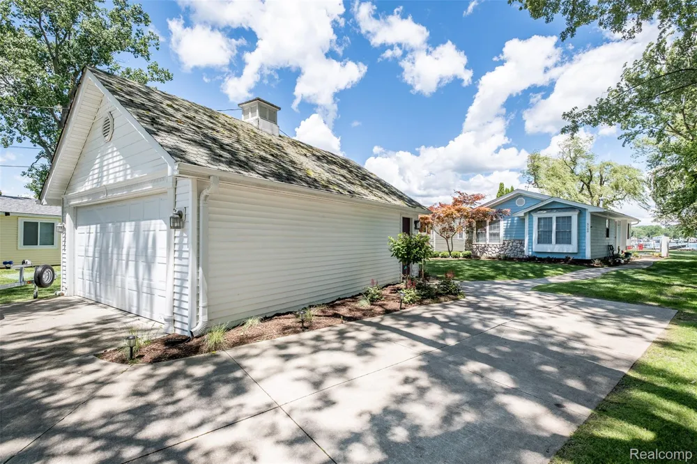 2100 Channel Drive Clay Township, MI 48028