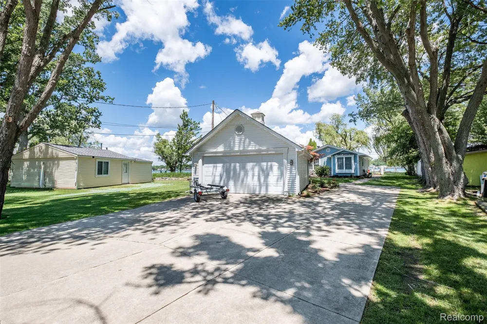 2100 Channel Drive Clay Township, MI 48028
