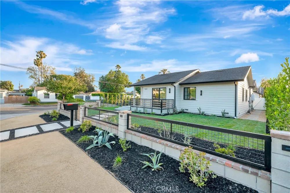 7401 Dempsey Ave Van Nuys, CA 91406