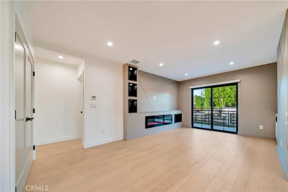 7401 Dempsey Ave Van Nuys, CA 91406