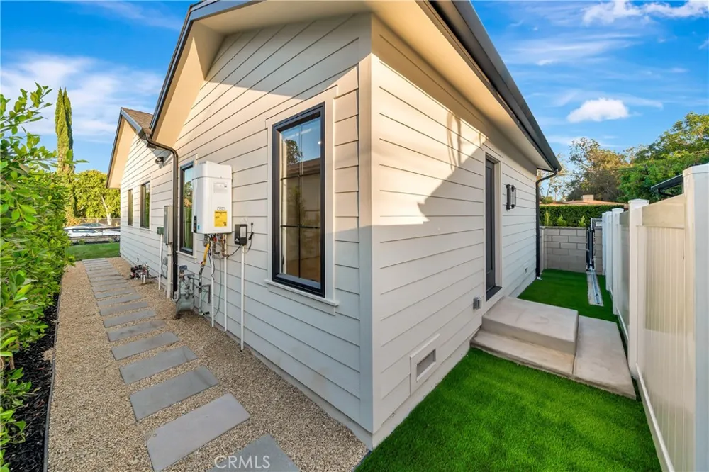 7401 Dempsey Ave Van Nuys, CA 91406