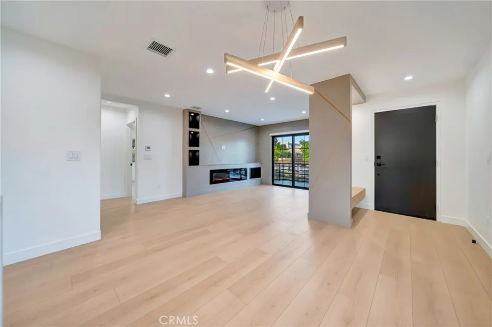 7401 Dempsey Ave Van Nuys, CA 91406