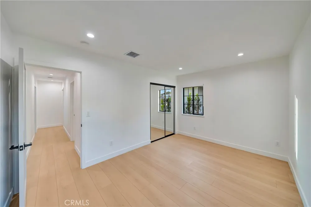 7401 Dempsey Ave Van Nuys, CA 91406