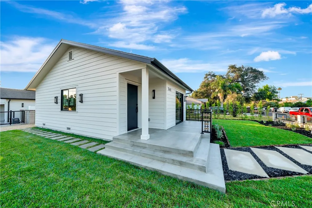7401 Dempsey Ave Van Nuys, CA 91406