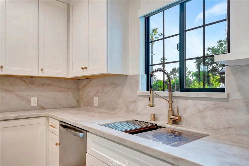 7401 Dempsey Ave Van Nuys, CA 91406