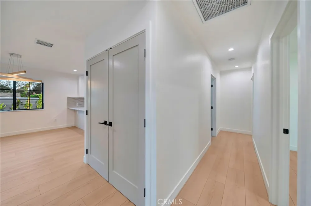 7401 Dempsey Ave Van Nuys, CA 91406