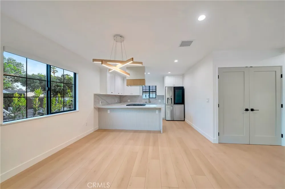 7401 Dempsey Ave Van Nuys, CA 91406