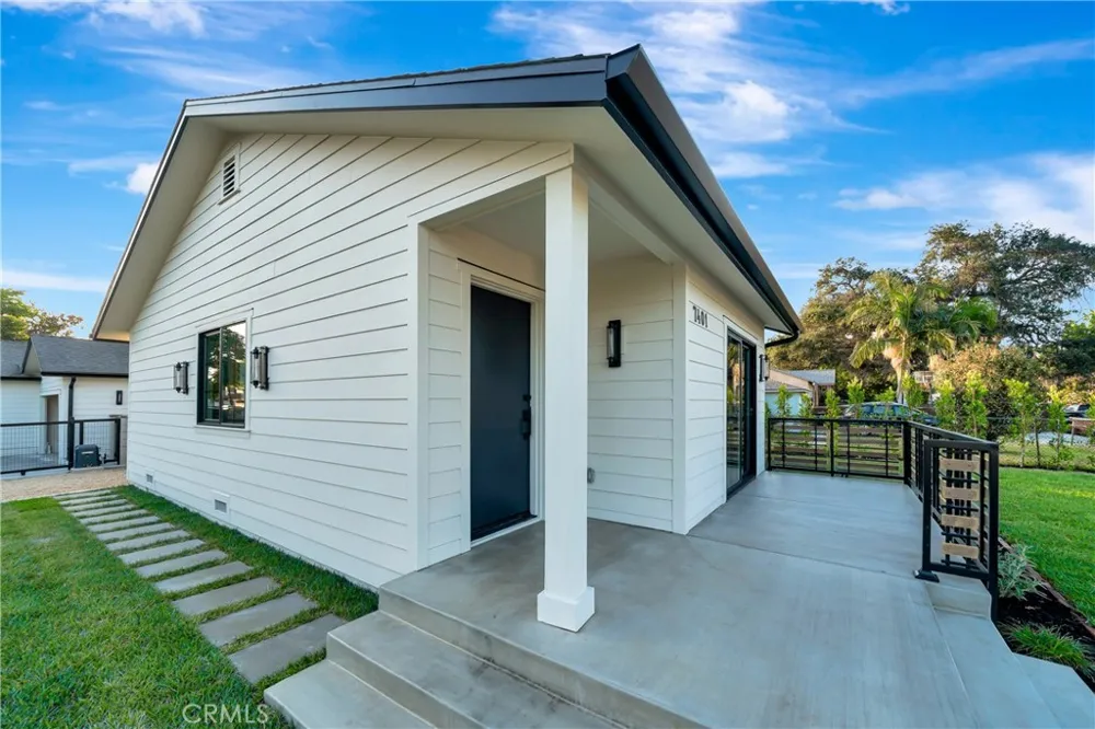 7401 Dempsey Ave Van Nuys, CA 91406