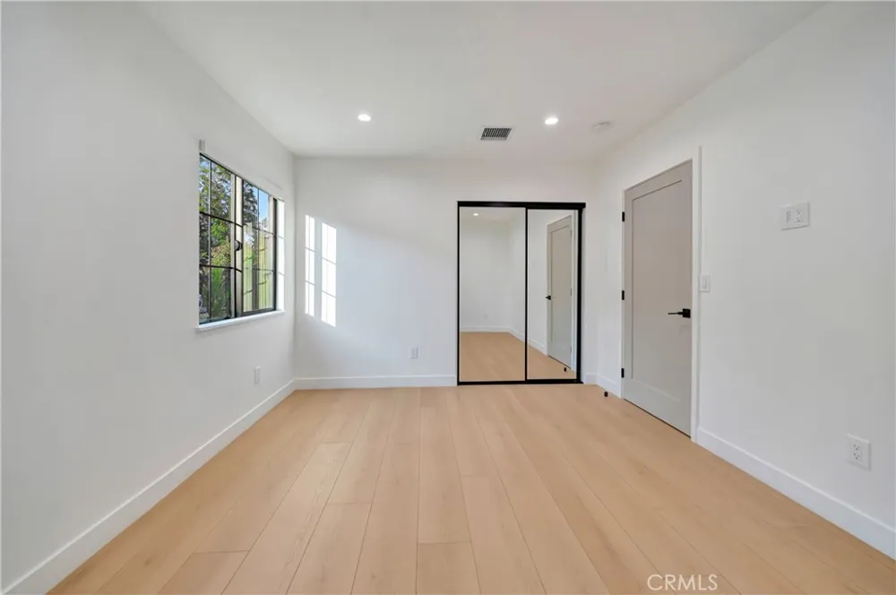 7401 Dempsey Ave Van Nuys, CA 91406