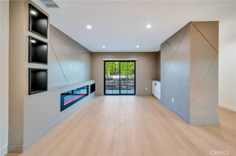 7401 Dempsey Ave Van Nuys, CA 91406