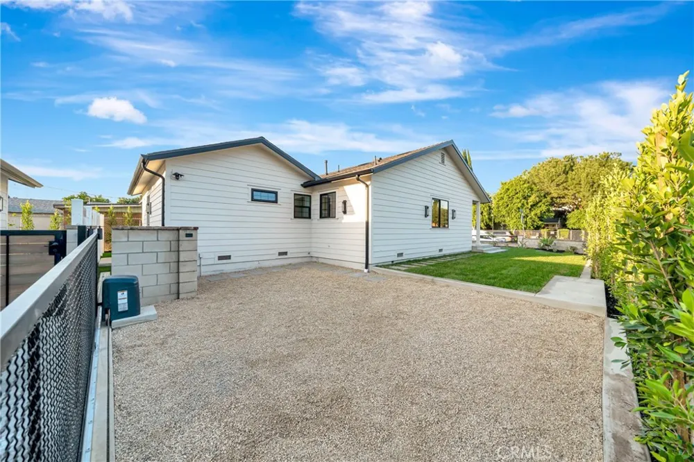 7401 Dempsey Ave Van Nuys, CA 91406