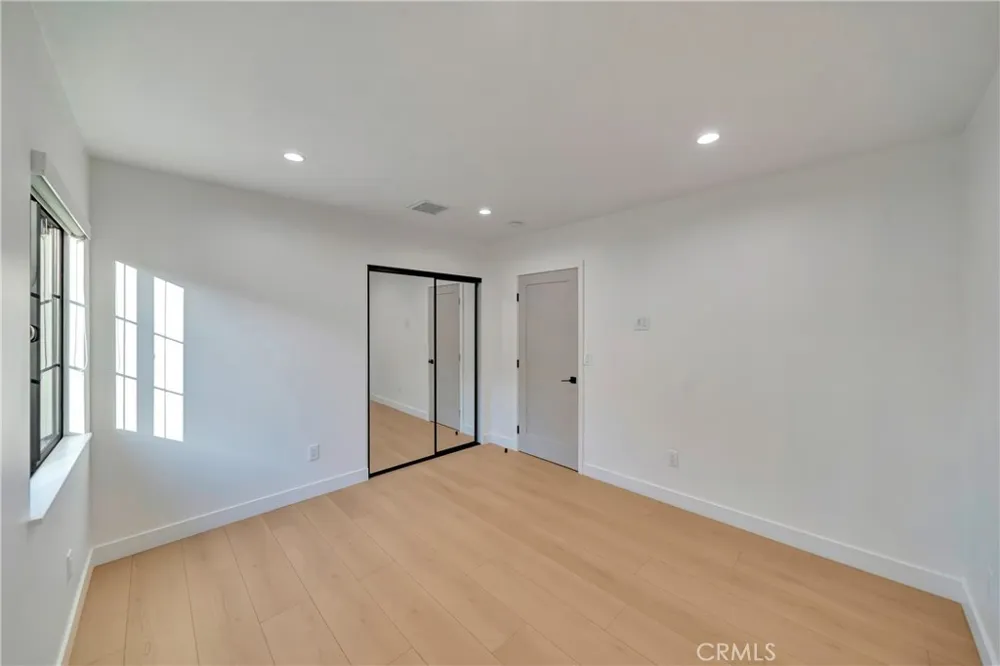 7401 Dempsey Ave Van Nuys, CA 91406