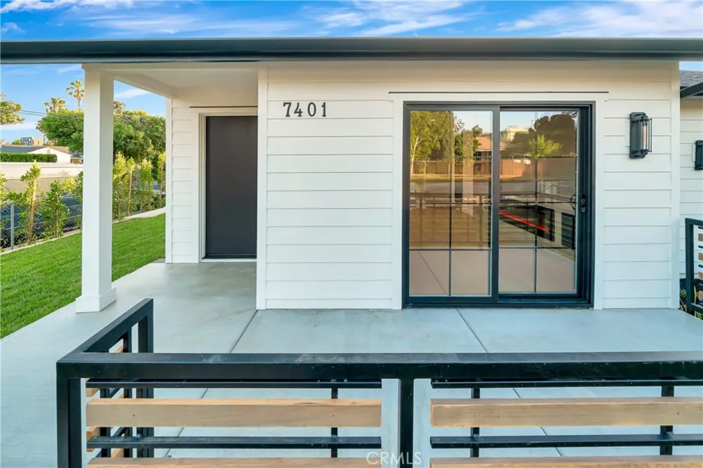 7401 Dempsey Ave Van Nuys, CA 91406
